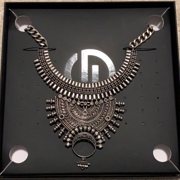 NEW DYLANLEX CRYSTAL SILVER STATEMENT NECKLACE - Picture 5 of 7